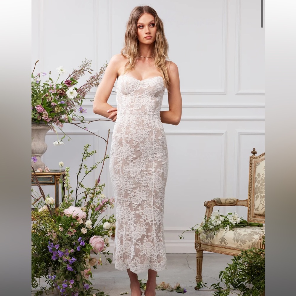 V Chapman Betty Dress in Chantilly Lace